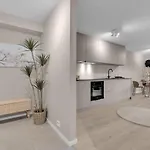 Aros Modern