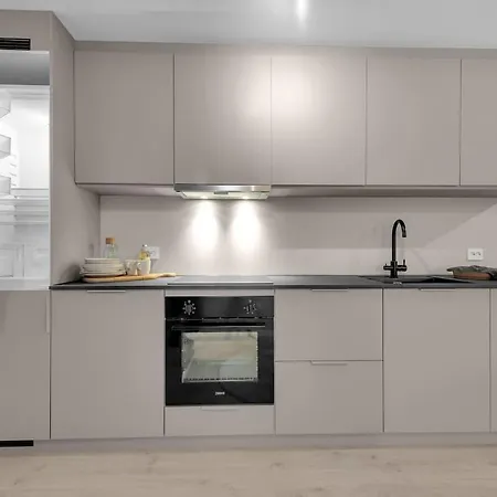 Aros Modern Apartment