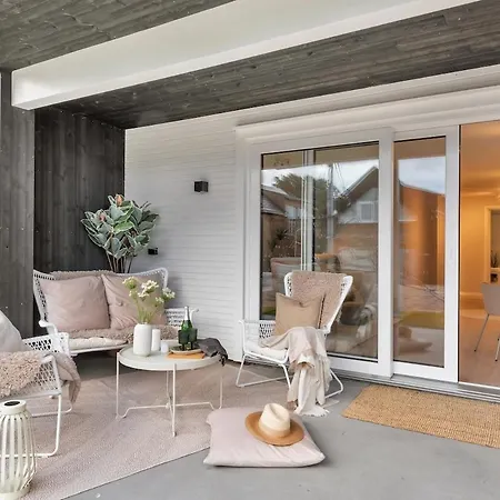 Aros Modern * كريستينساند